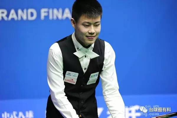 手敲响了警 手敲响了警