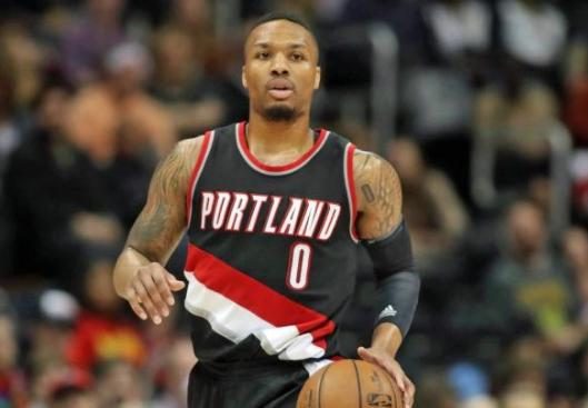 更是他在场 更是他在场