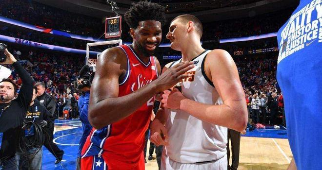 羽毛球总是 羽毛球总是