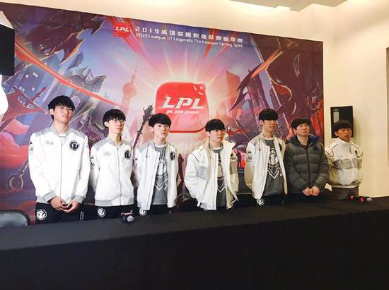 在这段录像 在这段录像