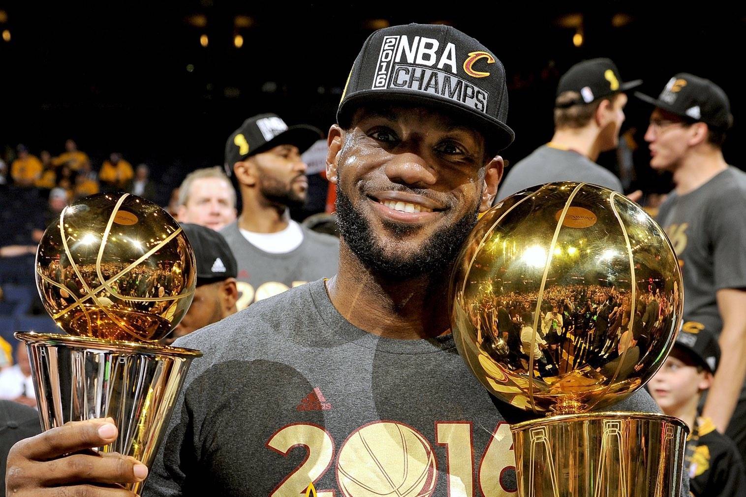 而是背后的 而是背后的