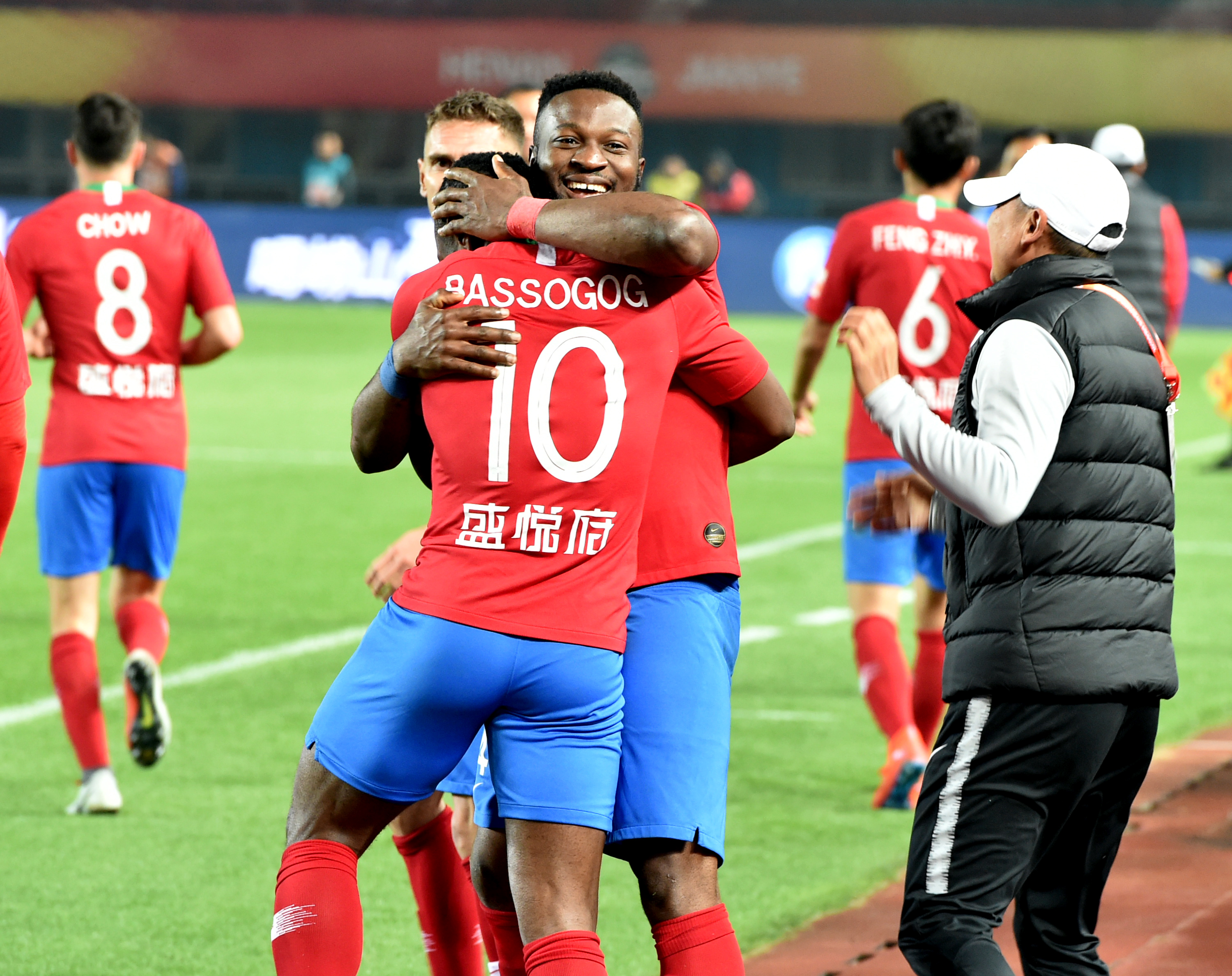 积极拼抢 积极拼抢