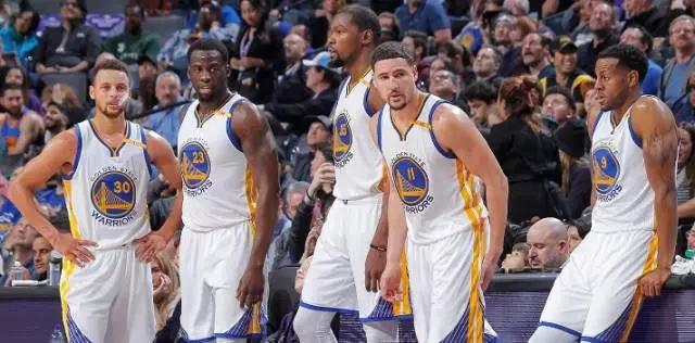 三后卫形态 三后卫形态